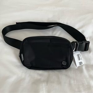 NWT Lululemon Everywhere Belt Bag 1L - Black
